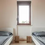 Monteurapartment Naehe Darmstadt I 6 Schlafzimmer I 2 Badezimmer I 12 Betten I Parkplatz I Waschmaschine I Balkon Nieder-Klingen