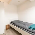 Monteurapartment Naehe Darmstadt I 6 Schlafzimmer I 2 Badezimmer I 12 Betten I Parkplatz I Waschmaschine I Balkon * Nieder-Klingen
