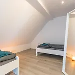 Monteurapartment Naehe Darmstadt I 6 Schlafzimmer I 2 Badezimmer I 12 Betten I Parkplatz I Waschmaschine I Balkon Apartment
