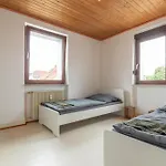 Monteurapartment Naehe Darmstadt I 6 Schlafzimmer I 2 Badezimmer I 12 Betten I Parkplatz I Waschmaschine I Balkon * Nieder-Klingen