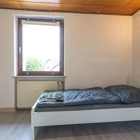 Apartment Monteurapartment Naehe Darmstadt I 6 Schlafzimmer I 2 Badezimmer I 12 Betten I Parkplatz I Waschmaschine I Balkon Nieder-Klingen