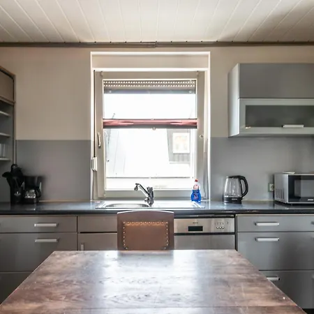 Monteurapartment Naehe Darmstadt I 6 Schlafzimmer I 2 Badezimmer I 12 Betten I Parkplatz I Waschmaschine I Balkon * Nieder-Klingen