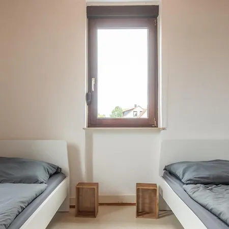 Monteurapartment Naehe Darmstadt I 6 Schlafzimmer I 2 Badezimmer I 12 Betten I Parkplatz I Waschmaschine I Balkon Nieder-Klingen
