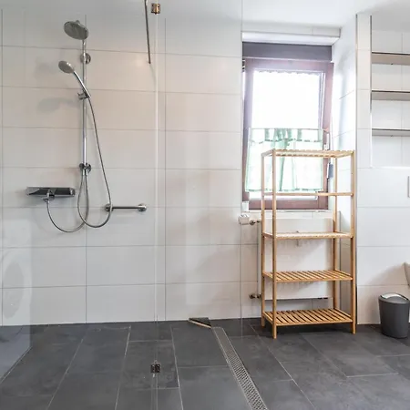 Monteurapartment Naehe Darmstadt I 6 Schlafzimmer I 2 Badezimmer I 12 Betten I Parkplatz I Waschmaschine I Balkon Apartament *