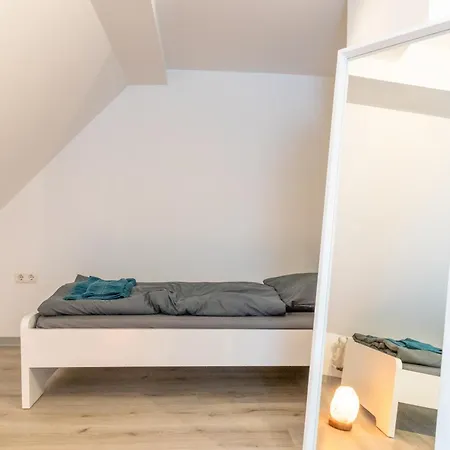 Monteurapartment Naehe Darmstadt I 6 Schlafzimmer I 2 Badezimmer I 12 Betten I Parkplatz I Waschmaschine I Balkon *