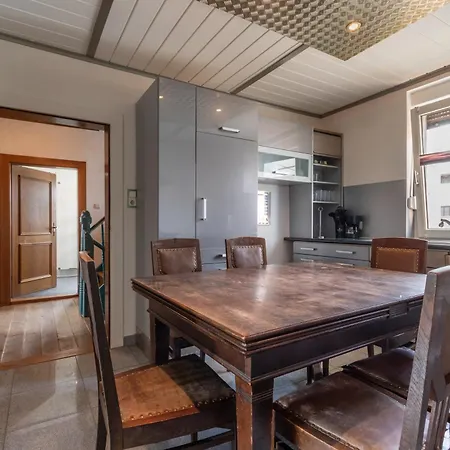 Monteurapartment Naehe Darmstadt I 6 Schlafzimmer I 2 Badezimmer I 12 Betten I Parkplatz I Waschmaschine I Balkon *