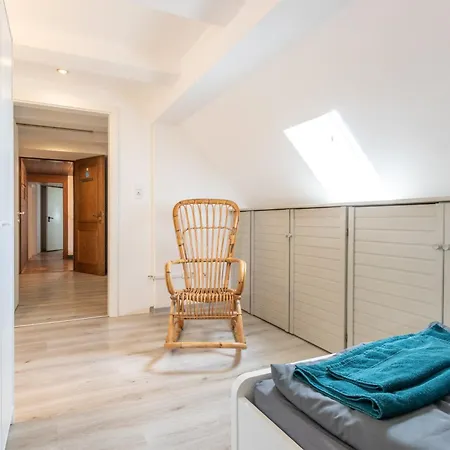 Monteurapartment Naehe Darmstadt I 6 Schlafzimmer I 2 Badezimmer I 12 Betten I Parkplatz I Waschmaschine I Balkon Apartament Nieder-Klingen