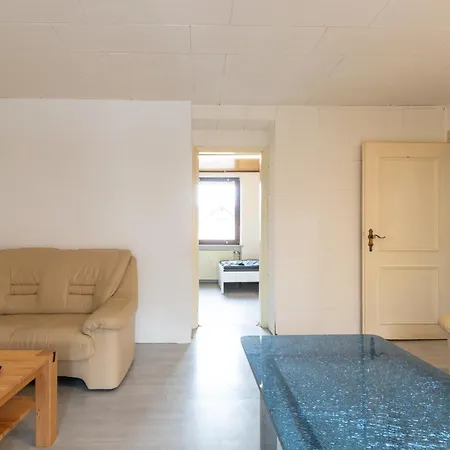 Monteurapartment Naehe Darmstadt I 6 Schlafzimmer I 2 Badezimmer I 12 Betten I Parkplatz I Waschmaschine I Balkon Apartament Nieder-Klingen