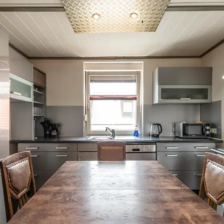 Monteurapartment Naehe Darmstadt I 6 Schlafzimmer I 2 Badezimmer I 12 Betten I Parkplatz I Waschmaschine I Balkon