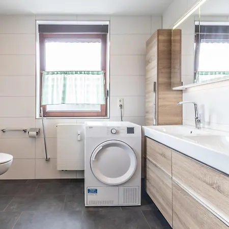 Monteurapartment Naehe Darmstadt I 6 Schlafzimmer I 2 Badezimmer I 12 Betten I Parkplatz I Waschmaschine I Balkon Apartament *