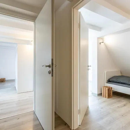 Monteurapartment Naehe Darmstadt I 6 Schlafzimmer I 2 Badezimmer I 12 Betten I Parkplatz I Waschmaschine I Balkon Apartament Nieder-Klingen