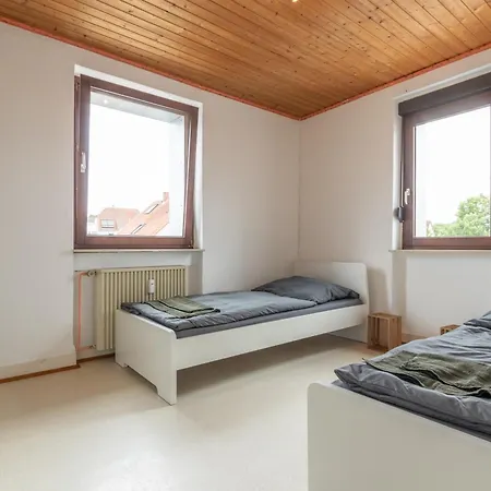 Monteurapartment Naehe Darmstadt I 6 Schlafzimmer I 2 Badezimmer I 12 Betten I Parkplatz I Waschmaschine I Balkon * Nieder-Klingen