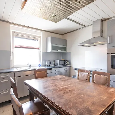 Monteurapartment Naehe Darmstadt I 6 Schlafzimmer I 2 Badezimmer I 12 Betten I Parkplatz I Waschmaschine I Balkon Nieder-Klingen
