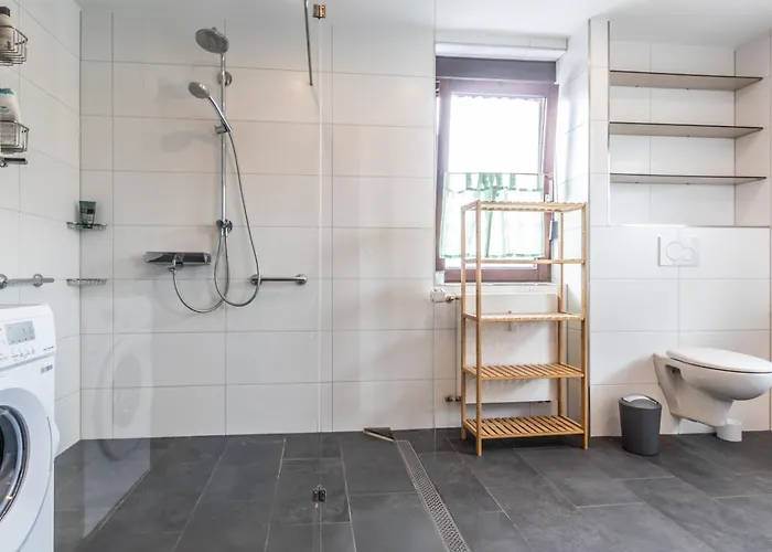 Monteurapartment I 12 Betten I Kueche I Waschmaschine I Balkon I شقة *